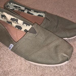 Women’s Olive Green Toms